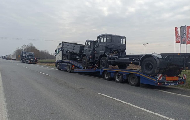 На Польских границах фермеры не пропускают груз для военных