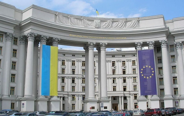 МИД Украины отреагировал на попытку РФ признать "незаконной" передачу Крыма