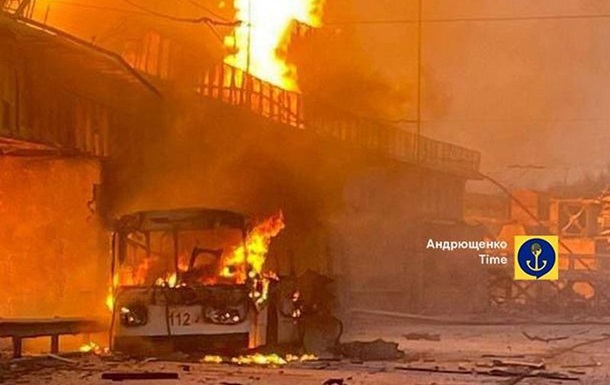 В Запорожье российская ракета попала в троллейбус