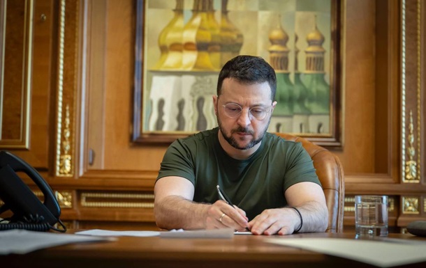Зеленский продлил санкции против контрабандистов