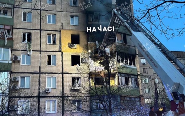 В Кривом Роге - взрыв в многоэтажке, под завалами ищут людей
