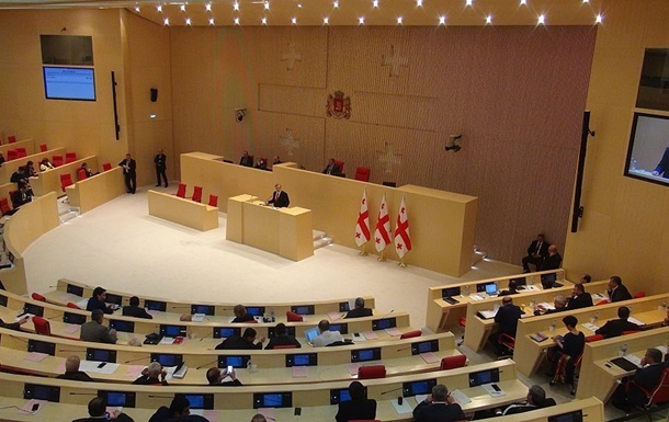 Парламент Грузии утвердил закон об "иноагентах" во втором чтении