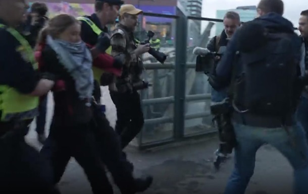 Грету Тунберг вывели с акции протеста вблизи места проведения Евровидения