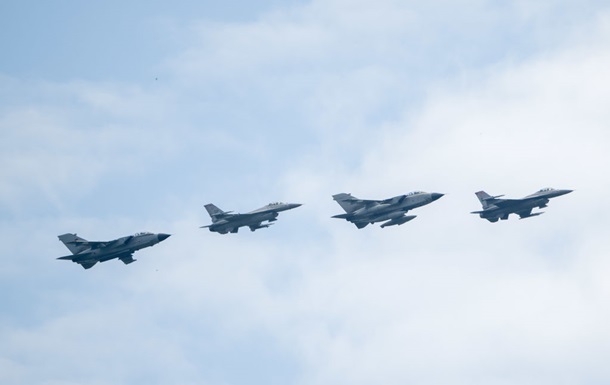 В США завершили обучение первые пилоты F-16