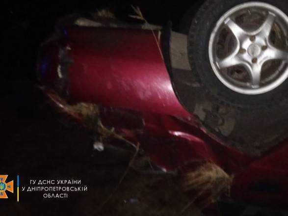 На Дніпропетровщині перекинувся Daewoo Lanos: є загиблий, постраждало дві дитини