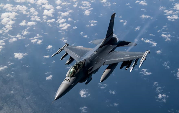 Румыния оплатит обучение украинских пилотов на F-16