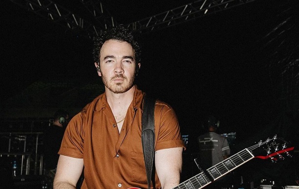 У солиста группы Jonas Brothers диагностировали рак кожи
