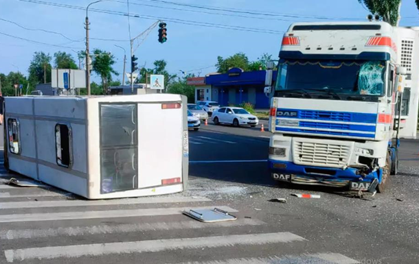В ДТП в Кривом Роге пострадали 22 человека