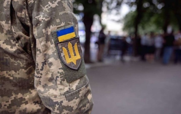 Львовский ТЦК прокомментировал видео, где мужчину пытались запихнуть в бус