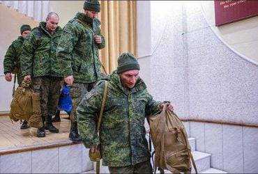 На Херсонщині окупанти переправляють на лівий берег те, що їм "дороге до серця"