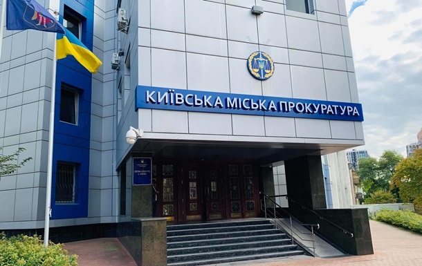 Киевские чиновники вывезли родственников за границу, использовав детей-сирот