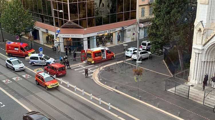 В Ницце возле церкви обезглавили женщину и закололи мужчину. Мэр города назвал это терактом