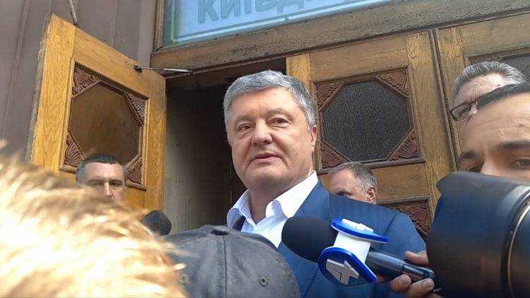 Порошенко срочно вызвали на допрос
