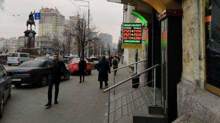 Курс доллара остановился. Банкиры обсуждают провал с доходами бюджета и проблемы с размещением гособлигаций