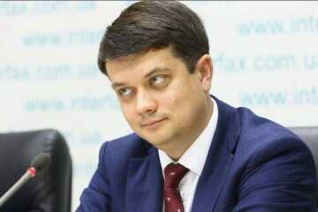 Раскрыта тайна богатства Разумкова: за что живет правая рука Зеленского