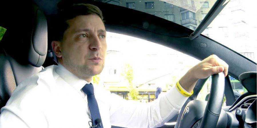 Зеленский за рулем Tesla рассказал о том, как нужно голосовать на парламентских выборах