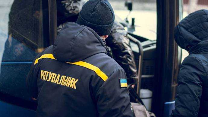Окупанти схопили рятувальника, який евакуював людей