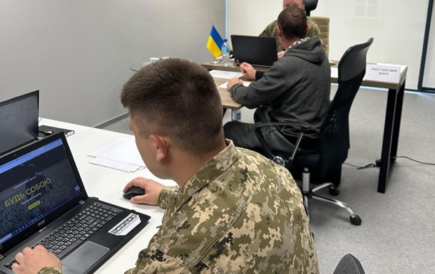 В Украинский легион в Польше подали более тысячи заявлений - посол