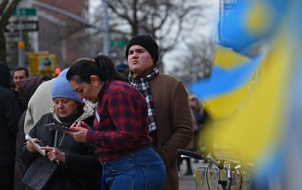 США приостановили программы приема украинцев