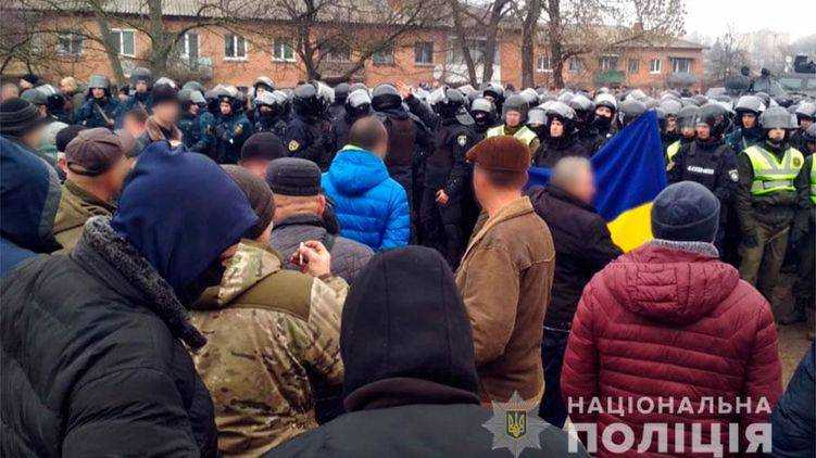 В полиции рассказали подробности массовых стычек из-за коронавируса под Полтавой