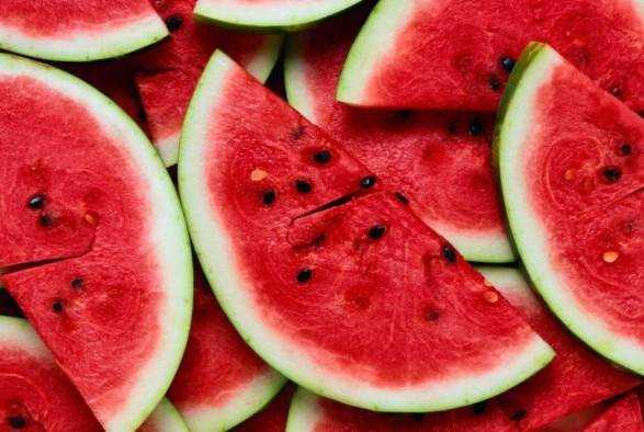 В Запорожье обнаружили тонну опасных арбузов и дынь