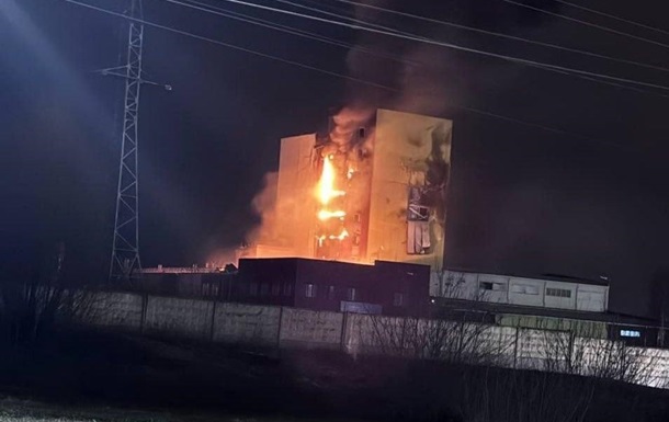 В России дроны атаковали завод по производству оптоволокна