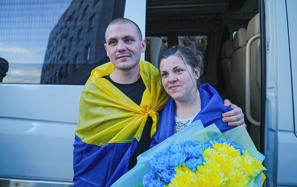 Не виделись три года: из плена РФ освободили мать и сына