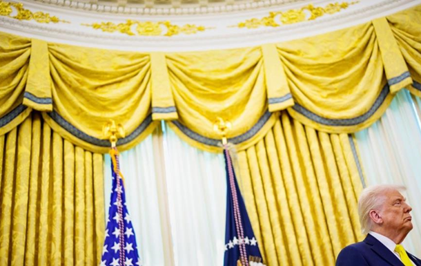 Опрос: поддержка Трампа в США падает