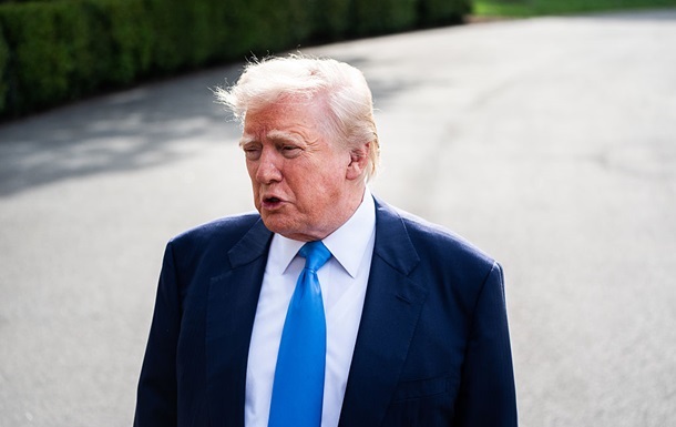 Трамп назвал "фейком" опрос СМИ о его рейтинге