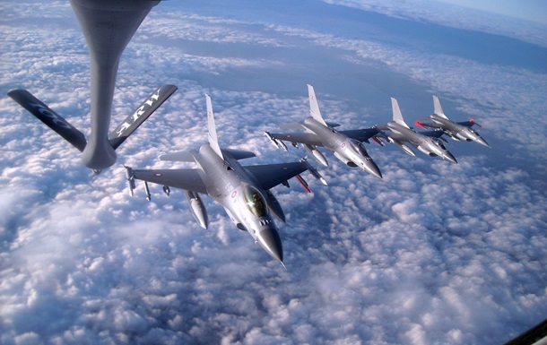 В США одобрили новый пакет помощи Украине для обслуживания F-16
