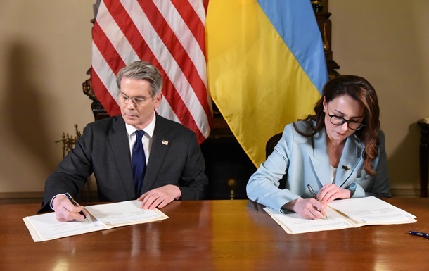 Стало известно, как украинцы оценивают соглашение о полезных ископаемых