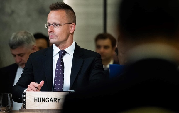 Сийярто отреагировал на задержание агентов Венгрии