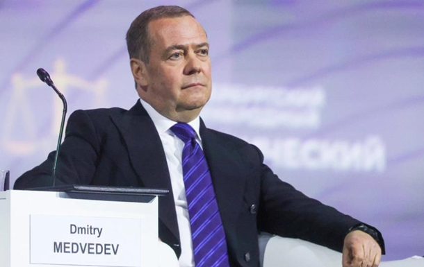 Медведев "рекомендовал" генсеку НАТО учить русский и вспомнил о Сибири