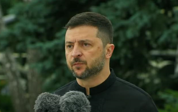 Зеленский поздравил с Днем Государственного флага