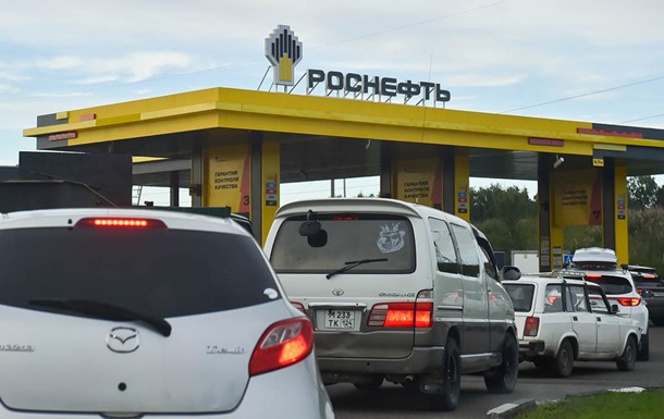 В России начали ограничивать продажу бензина "в одни руки"