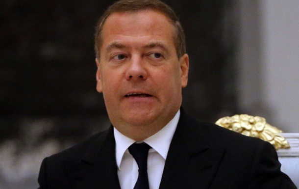 Медведев назвал цель налетов дронов на Европу