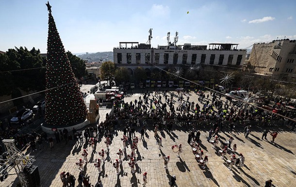 Вифлеем возобновил рождественские празднования после двух лет войны в Газы
