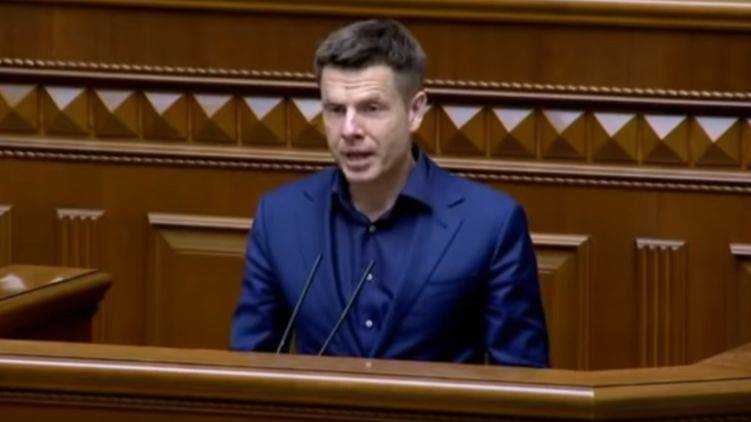"Вы казак или засланный казачок?" Нардеп Гончаренко раскритиковал главу Офиса президента, а ему принесли медицинскую маску