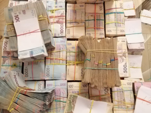 Раскрыта схема возмещения НДС: у компаний известного львовского бизнесмена изъято более 25 млн грн наличными