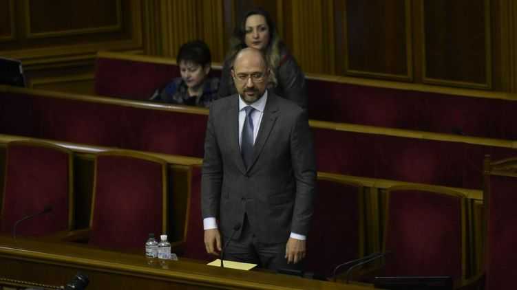 "Глупо возвращать все назад". Премьер-министр пообещал продолжить медреформу Супрун