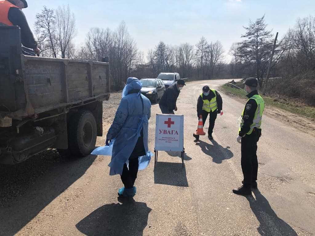 В Украине женщина заразила коронавирусом несколько сел