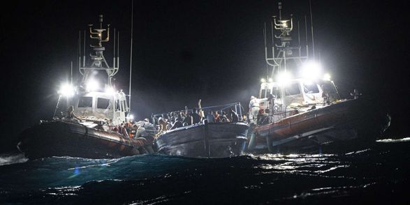 В Италию за выходные прибыло более 1000 мигрантов на лодках