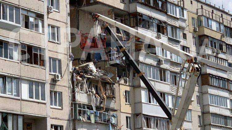 Появилось видео момента взрыва жилого дома на Позняках