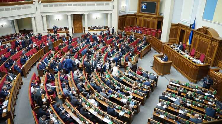 Депутаты от "Слуги народа" и "Оппоплатформы" предложили вернуть русский язык в школы и ВУЗы. Законопроект