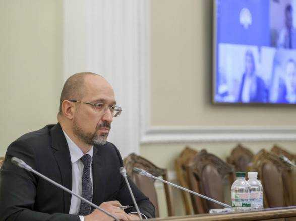 Первые уроки в школах следует провести в просветительском формате относительно COVID-19 - Шмыгаль