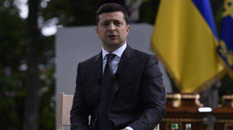 Зеленский заселил на госдачу в Конча-Заспе детей-сирот и построил для них шалаши