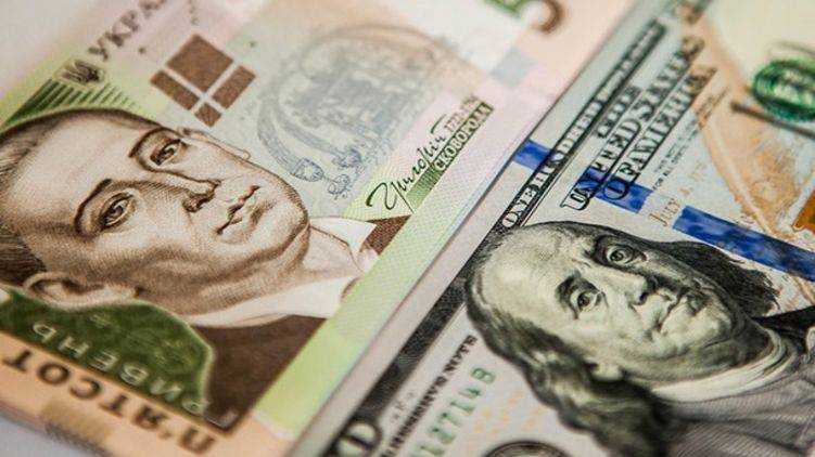 Гривна продолжает падать: 25,44 грн/доллар