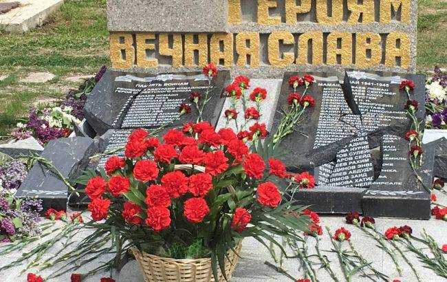 В оккупированном Крыму разбили памятник погибших на войне крымских татар