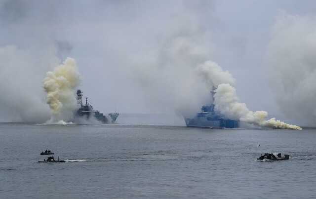 Шторм усиливается. Россияне спрятали свои корабли с ракетами, что находятся Черном море
