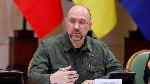 Українці можуть залишитися без зарплат і пенсій - Шмигаль